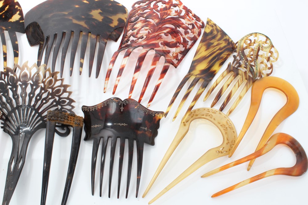 Collection of Victorian and later tortoiseshell and faux tortoiseshell combs and hairpieces - Image 3 of 5