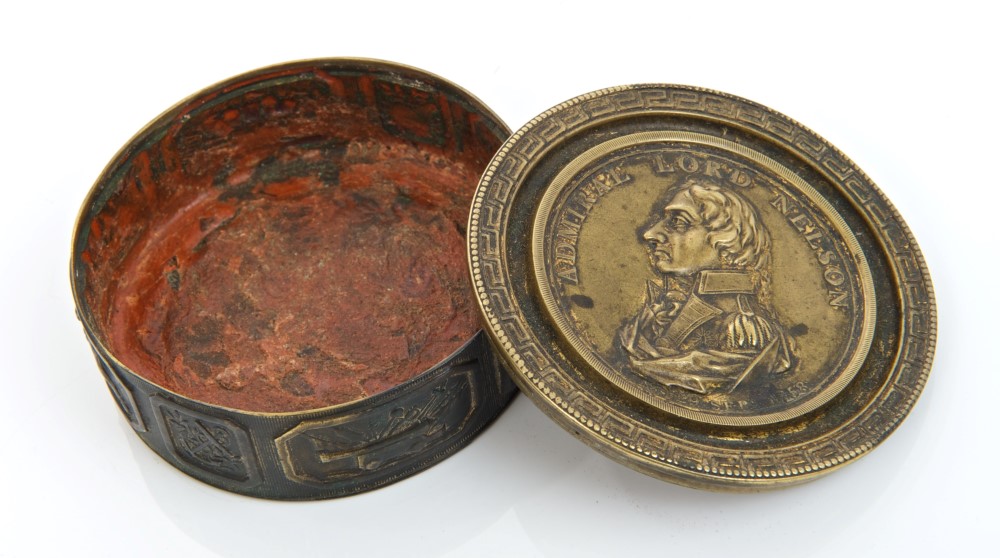 Early 19th century Lord Nelson commemorative gilt brass circular box decorated with Bust of Nelson, - Image 3 of 5