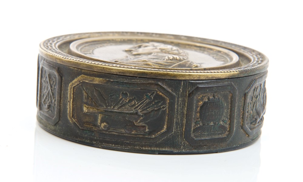 Early 19th century Lord Nelson commemorative gilt brass circular box decorated with Bust of Nelson, - Image 2 of 5