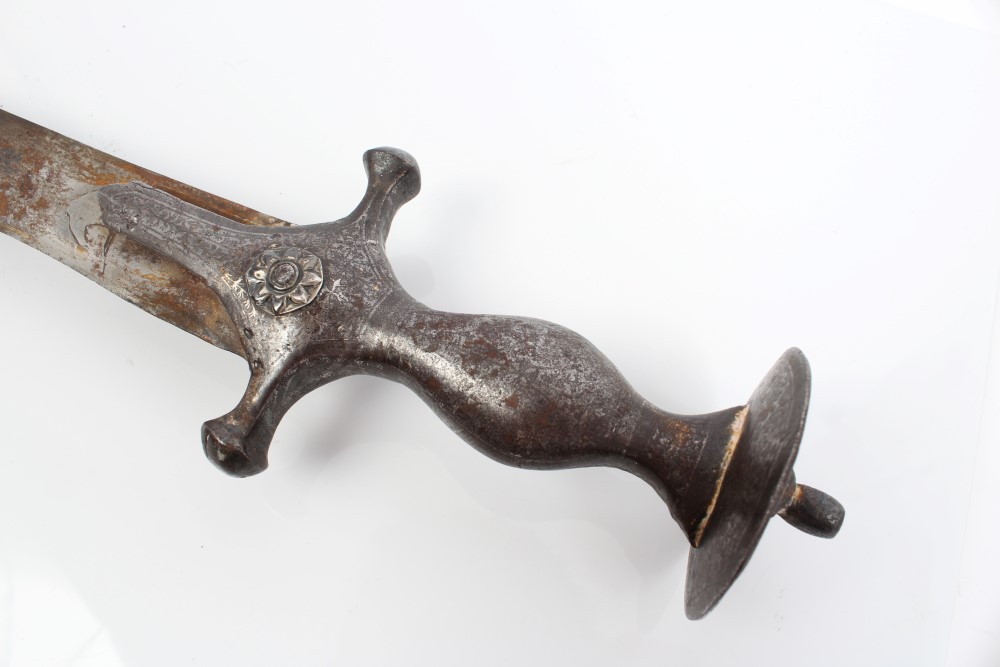 19th century Indian tulwar with traditional steel hilt with disc pommel and traces of silver inlay - Image 8 of 13