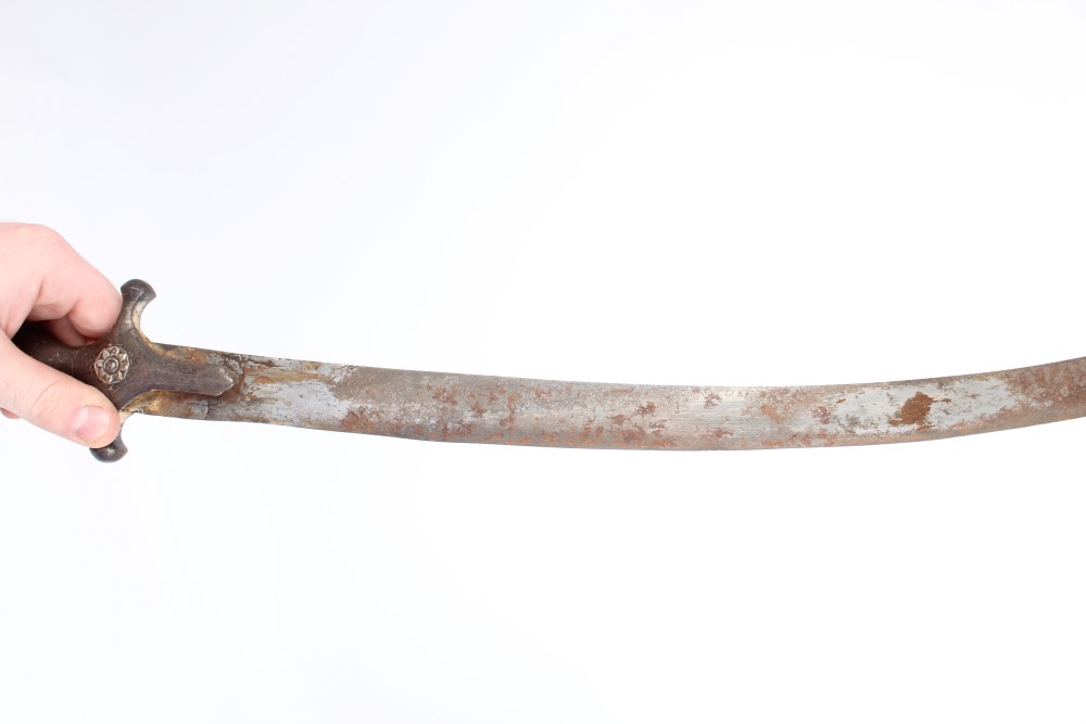 19th century Indian tulwar with traditional steel hilt with disc pommel and traces of silver inlay - Image 4 of 13