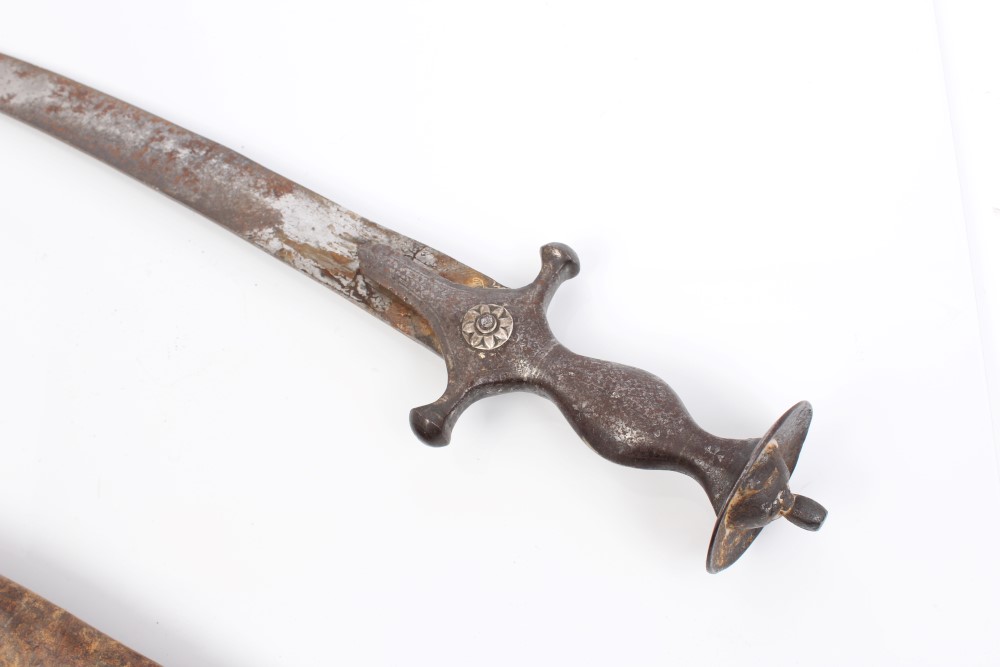 19th century Indian tulwar with traditional steel hilt with disc pommel and traces of silver inlay - Image 10 of 13