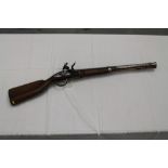 Late 18th century Continental flintlock musketoon with flared barrel and brass foresight,