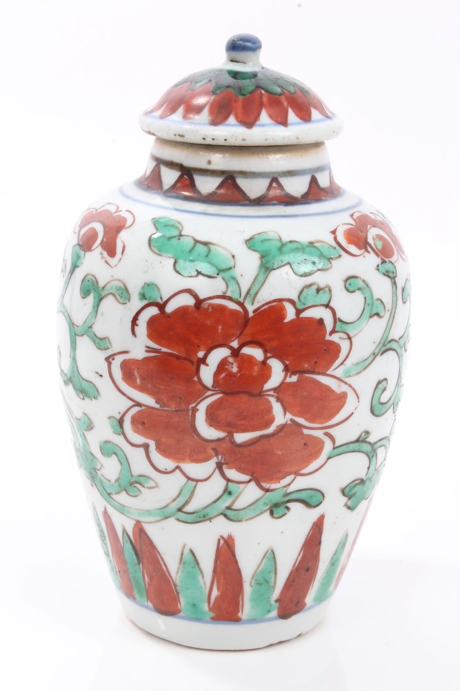 17th century Chinese Transitional Wucai vase and cover with green,