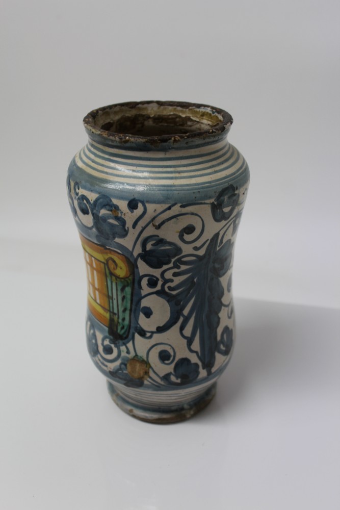 17th century Italian Majolica drug jar with blue and white floral decoration and green and yellow - Image 8 of 12