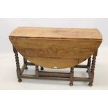 Late 17th / early 18th century oak drop-leaf dining table with oval hinged top,