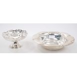 Edwardian silver dish of circular form, with fluted petal border (Sheffield 1926),