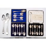 Set of six Edwardian silver Old English pattern teaspoons in a fitted case (Birmingham 1904) and a