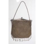 Late 19th / early 20th century Chinese silver mesh purse with chain-link handle,