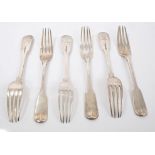 Set of six silver fiddle pattern dinner forks with engraved armorial crests (London 1818),