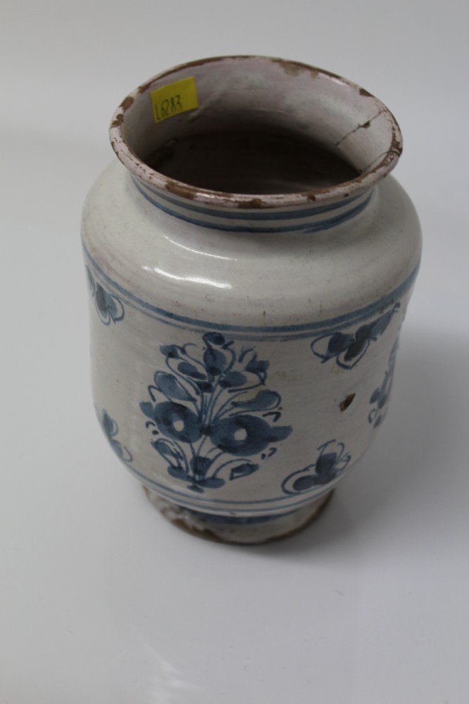 Early 18th century Italian blue and white Majolica drug jar with Gothic lettering and floral scroll - Image 15 of 18