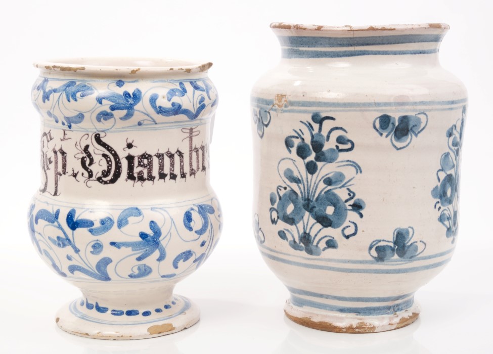 Early 18th century Italian blue and white Majolica drug jar with Gothic lettering and floral scroll