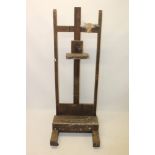 Early 20th century oak artists' adjustable easel with central support rising on a winder between