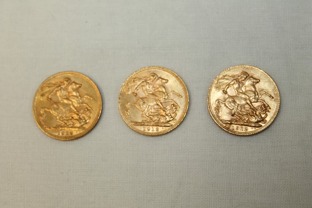 G.B. gold Sovereigns - George V 1912 (x 3).