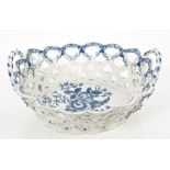 18th century Worcester blue and white porcelain nut basket with printed Pinecone pattern decoration