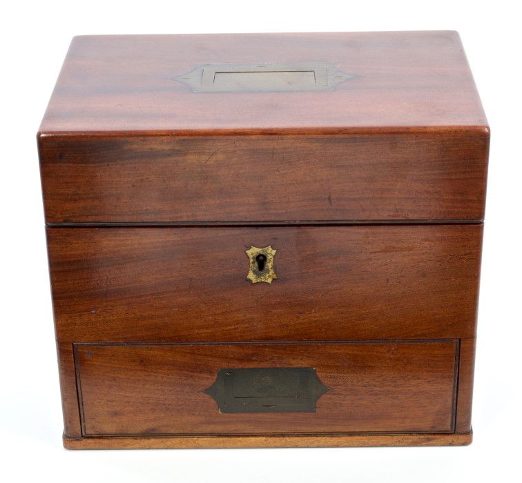 Good 19th century mahogany apothecary box of small size, with flush brass carrying handle, - Image 6 of 6