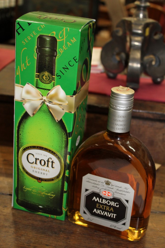 Mixed lot of thirteen bottles to include: Oloroso Sherry, Croft, - Image 5 of 6