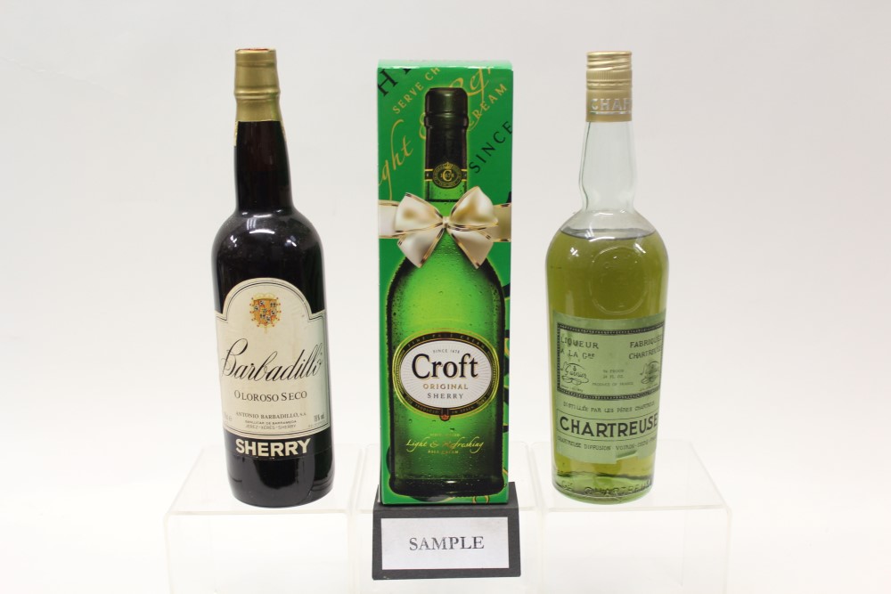 Mixed lot of thirteen bottles to include: Oloroso Sherry, Croft,