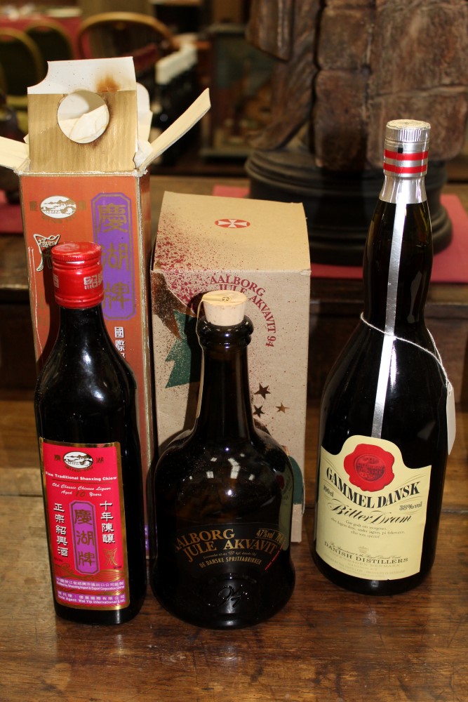 Mixed lot of thirteen bottles to include: Oloroso Sherry, Croft, - Image 2 of 6