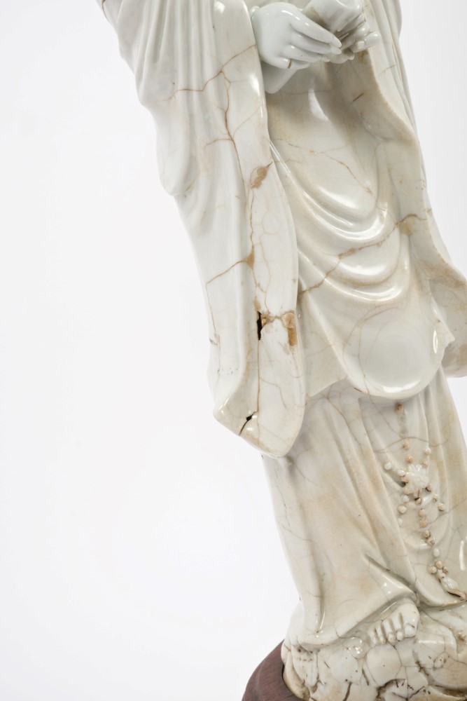 Large 17th century Chinese blanc-de-chine figure of Guanyin holding a scroll, - Image 4 of 7