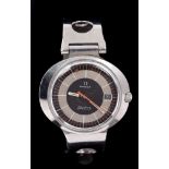 Stylish 1970s gentlemen's Omega Geneve Dynamic Calendar wristwatch with oval stainless steel case