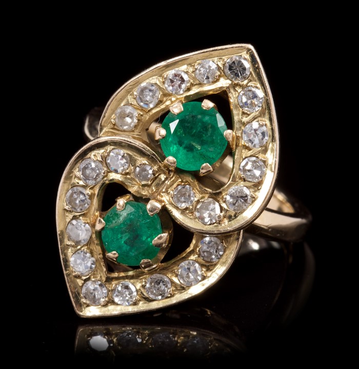 Emerald and diamond cocktail ring in the form of two interlocking hearts, - Image 2 of 4