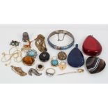 Group of antique and vintage jewellery and bijouterie - to include a banded agate heart pendant,