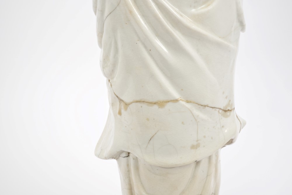 Large 17th century Chinese blanc-de-chine figure of Guanyin holding a scroll, - Image 7 of 7