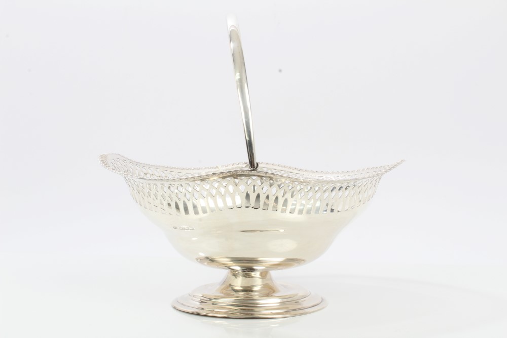 1920s silver swing-handled basket of shaped oval form, with pierced decoration and gadrooned border, - Image 3 of 4