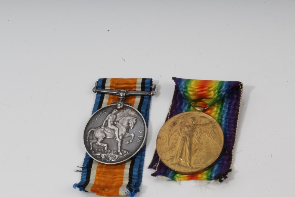 First World War pair - comprising War and Victory medals, named to 117928 GNR. H. V. Frost R.