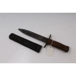 Second World War Italian fighting / trench knife with wooden grip,