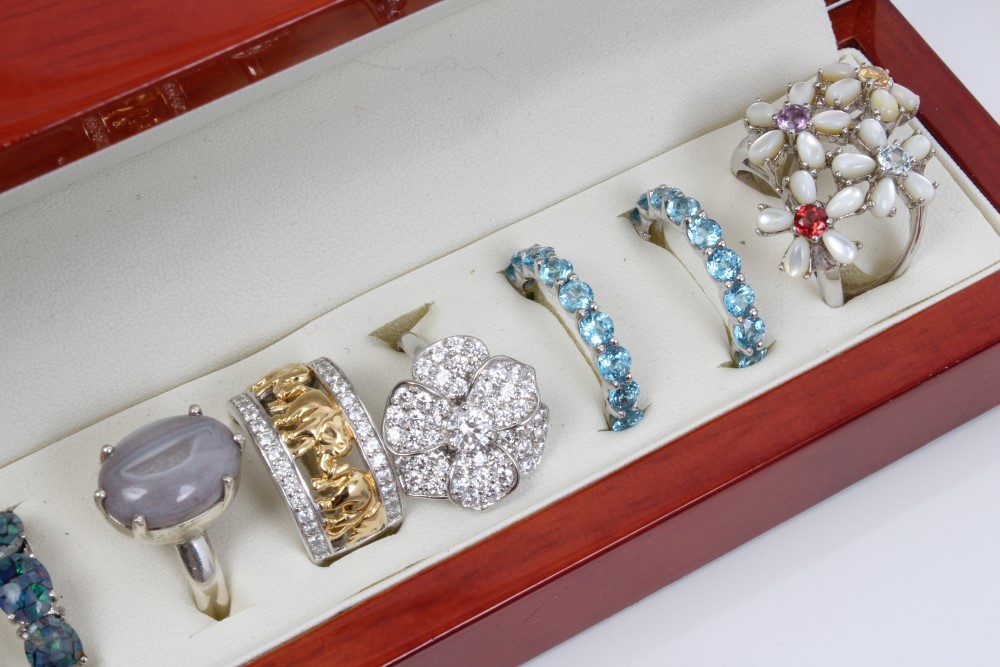 Collection of silver gem set dress rings in two display boxes - Image 4 of 7
