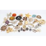 Selection of antique and vintage brooches and rings - including Victorian carved cameo brooch in