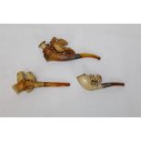 Amusing carved meerschaum cheroot holder in the form of two owls perched on a shotgun,