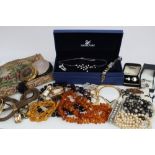 Quantity of vintage costume jewellery and bijouterie - including a Christian Dior gilt metal