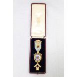 Good quality gold (15ct) yellow metal and enamel Masonic jewel no.