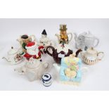 Collection of novelty teapots - including Father Christmas (11)