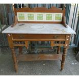 An Edwardian satin walnut and marble topped washstand - a/f
