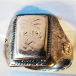 A Second World War DAK Deutsches Afrikakorps white metal and gilt signet ring bearing palm tree