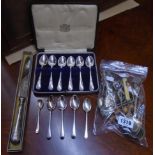 A bag containing a quantity of souvenir and other collectors spoons - sold with cased and loose