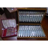 An oak cased set of twelve each ornate silver plated fish knives and forks - sold with a cased