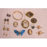 A small collection of yellow metal set cameo panel jewellery, silver jewellery and other items