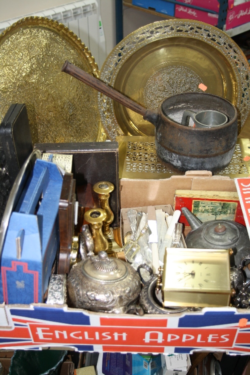 A BOX AND LOOSE SUNDRY ITEMS, to include brass, plated, beer, clock etc
