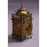 A SMITH'S BRASS LANTERN CLOCK, approximate height 17cm (key)