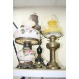 FIVE TABLE LAMPS, including two oil lamp style with glass shades (5)