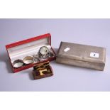 A SILVER CIGARETTE BOX, together with two silver napkin rings, mixed silver jewellery and a