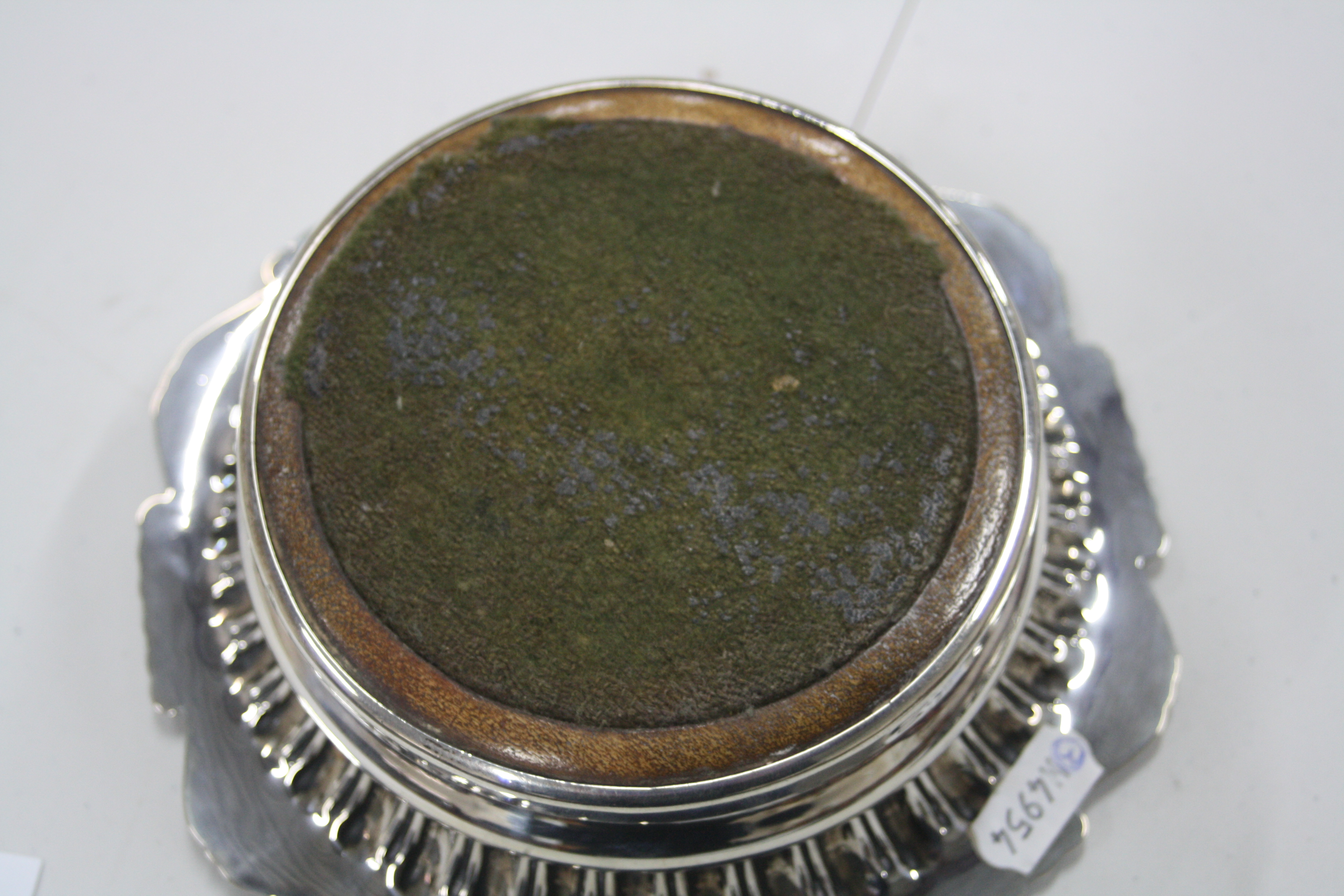 A PAIR OF SILVER BOTTLE COASTERS, having fluted interior border to shaped beaded and scrolled - Image 5 of 7