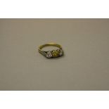 A MID - LATE 20TH CENTURY THREE STONE DIAMOND RING, comprising of an irradiated treated colour,