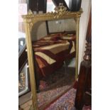 A MID 19TH CENTURY GILT FRAMED RECTANGULAR WALL MIRROR, crested with a quiver of arrows and