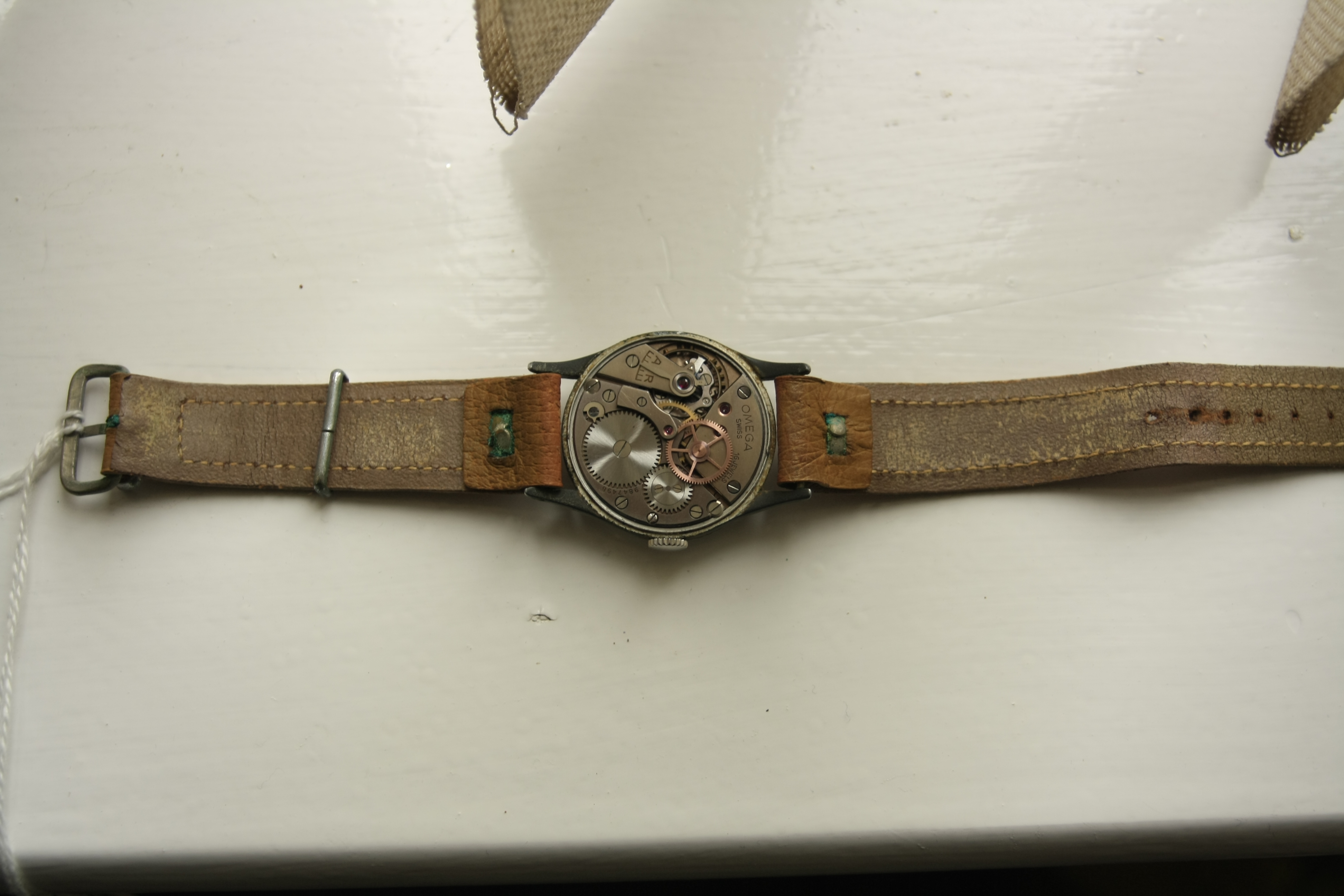 A GENTLEMANS STAINLESS STEEL BRITISH MILITARY OMEGA RAF PILOTS WRISTWATCH, 16 jewelled, caliber - Image 3 of 4